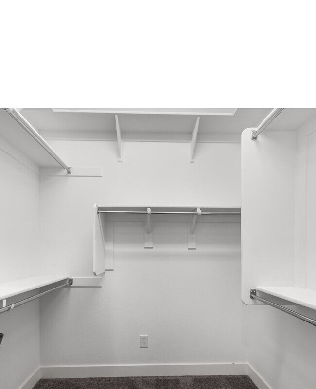 Building Photo - 1099 N 70th Way
