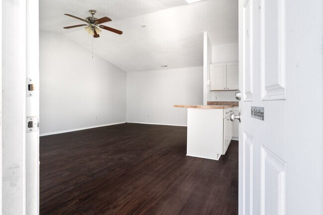Building Photo - 5124 Rugby Rd