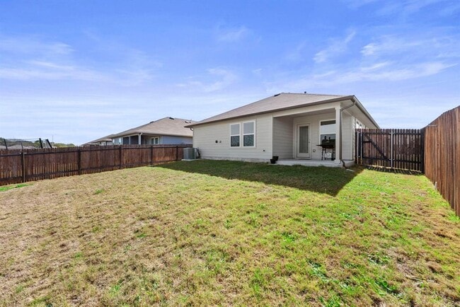 Building Photo - 320 Darwin Pl