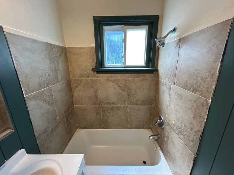 Building Photo - 3430 E 73rd St