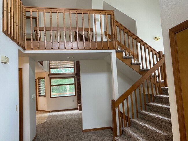 Building Photo - Desirable Westlake 4 Bedroom with Finished Basement, RV Parking & Mountain Views