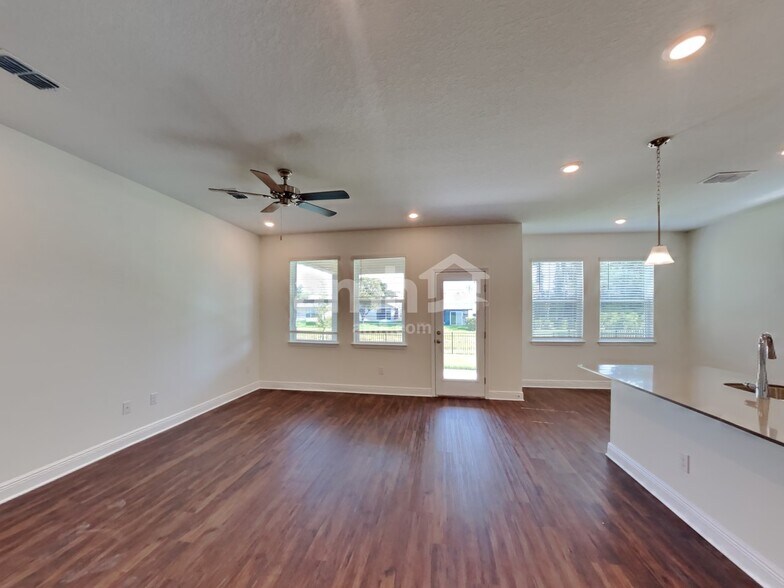 Building Photo - 27611 St Andrews Ave