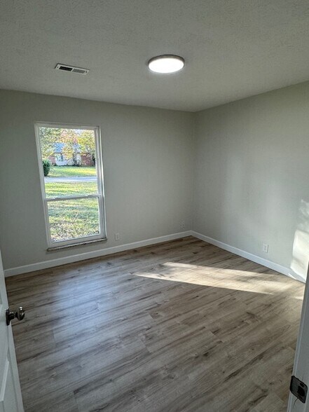 Building Photo - 1140 Roswell Rd