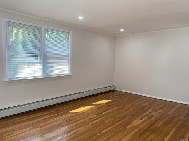 Building Photo - 46 Roosevelt Ave