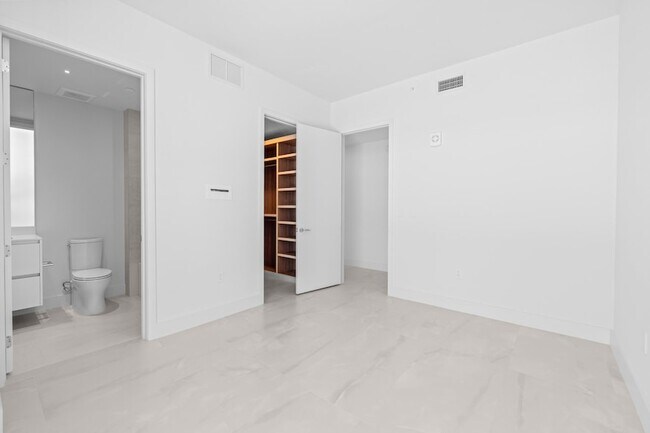 Building Photo - 305 Briny Ave