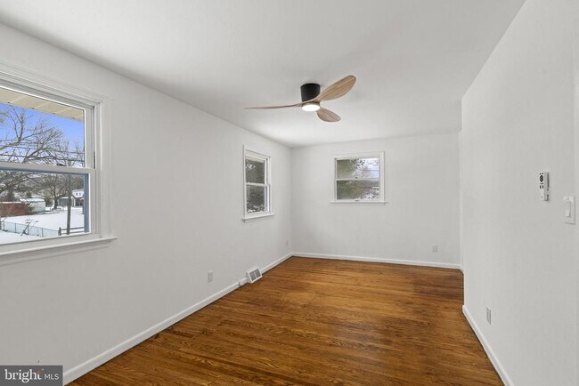 Building Photo - 395 Montgomery Dr