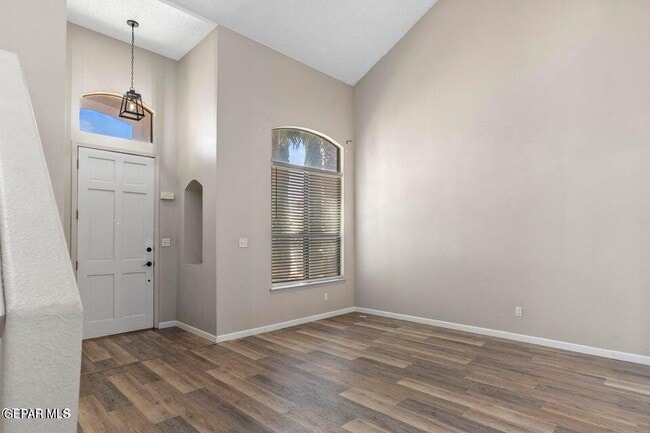 Building Photo - 12391 Paseo Nuevo Dr