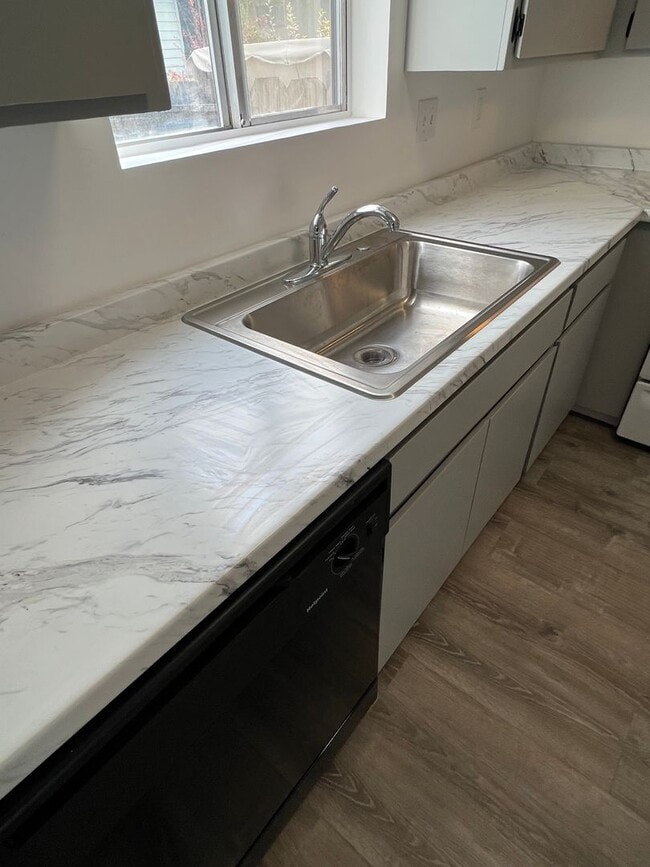 Building Photo - 851 NE A St