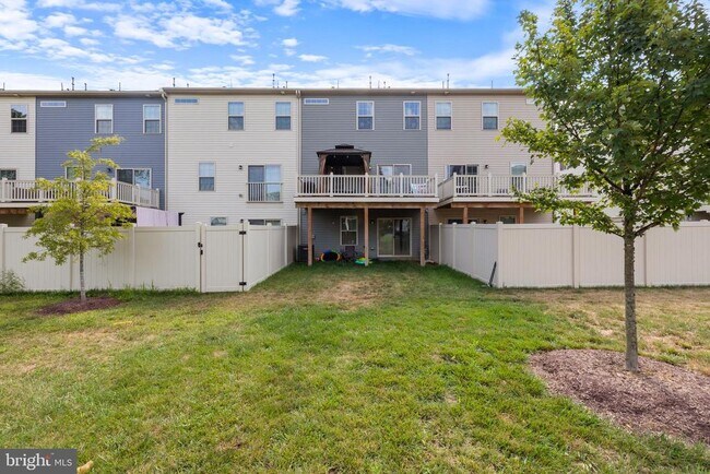 Building Photo - 7232 Bodkin Wy