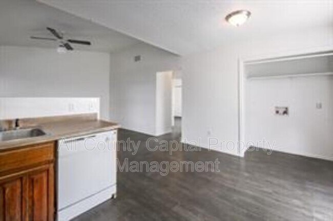 Building Photo - 8503 Colony Loop Dr