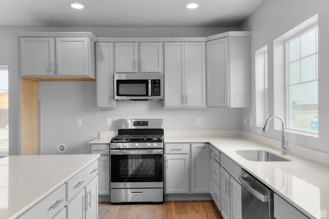 Building Photo - 6757 E Lakeside Dr