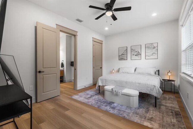 Building Photo - 2407 Harper St