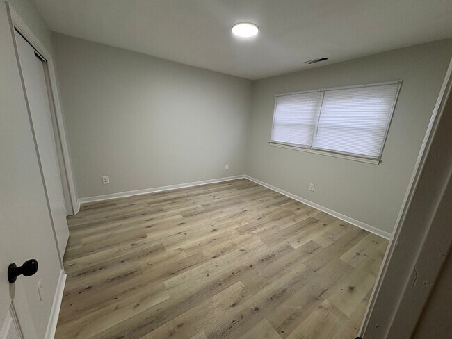 Building Photo - 610 Martin St