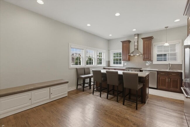 Building Photo - 1828 W Berenice Ave