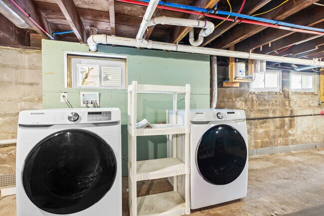 Building Photo - 43 Howe Ave