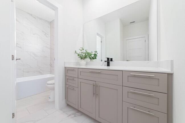 Building Photo - 11936 N Hoa Sen Cir