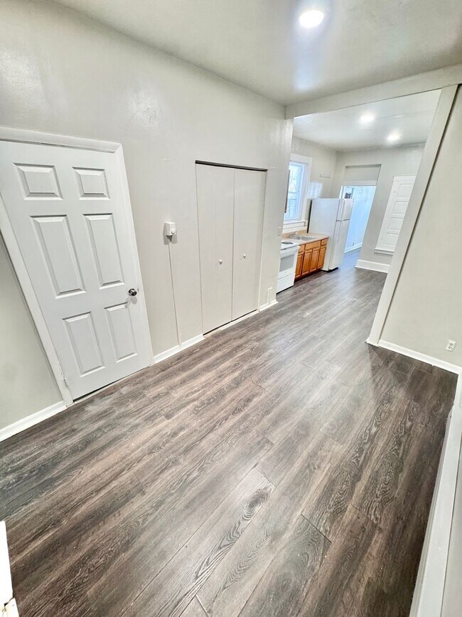 Building Photo - 540 Montclair Ave