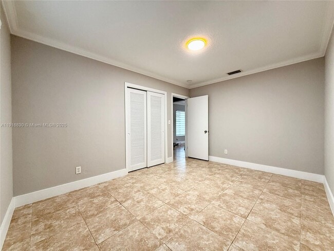 Building Photo - 216 SE 5th St