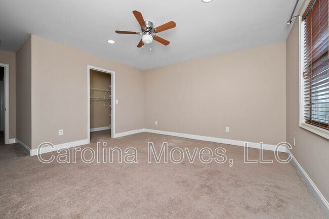 Building Photo - 213B Bell Heather Lane