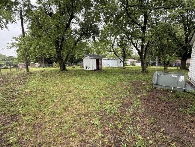 Building Photo - 306 N McKinley Ave