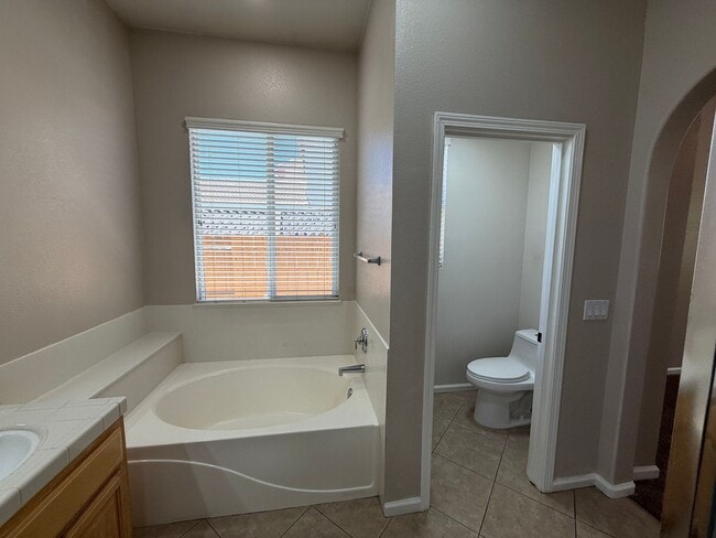 Building Photo - 4-bedroom single story in Sylvan School District!