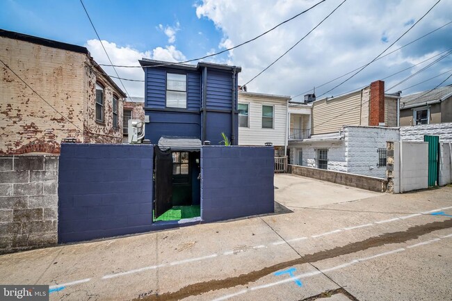 Building Photo - 417 S Madeira St
