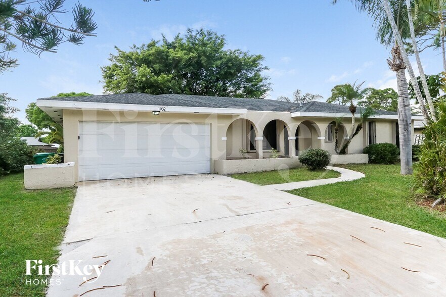 Building Photo - 1032 SE Floresta Dr