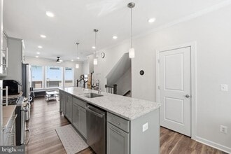 Building Photo - 16122 Columbus Ave