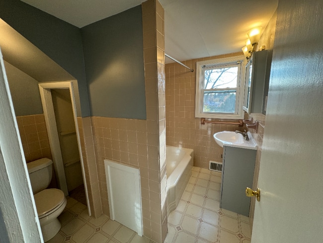 Building Photo - 141 Willow Grove Ave