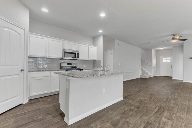 Building Photo - 3311 Brywood Dr