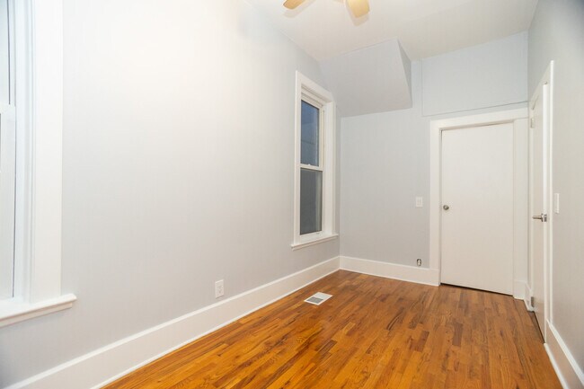 Building Photo - 525 N Wood St