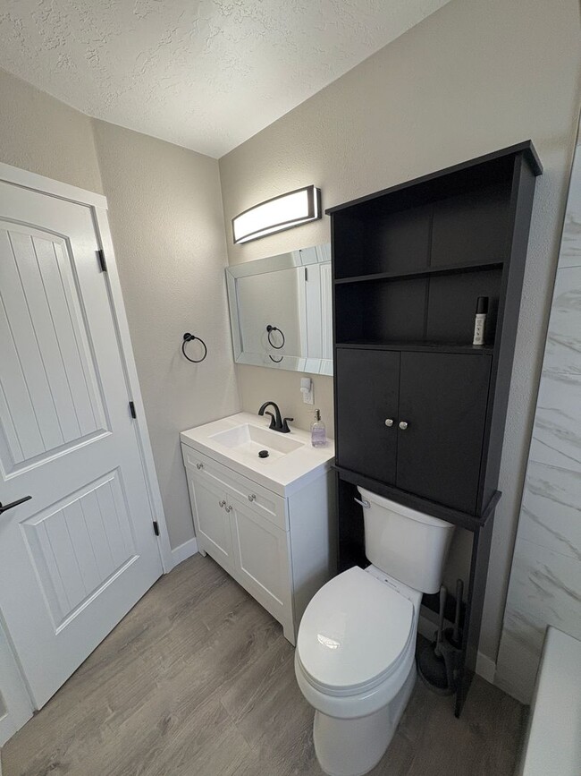 Building Photo - 2 bedroom home for rent