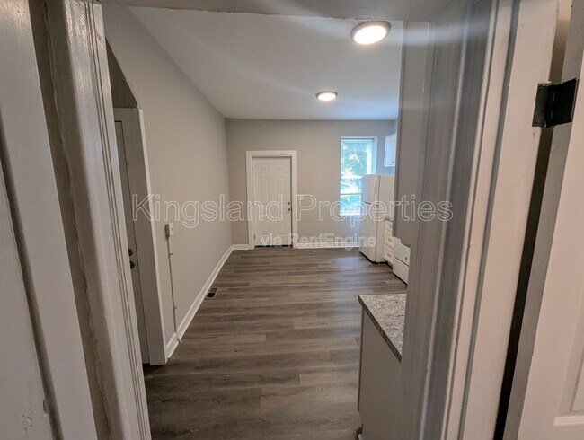 Building Photo - 4578 Evans Ave