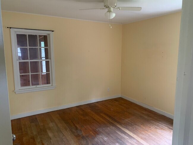Building Photo - 2655 Emogene St