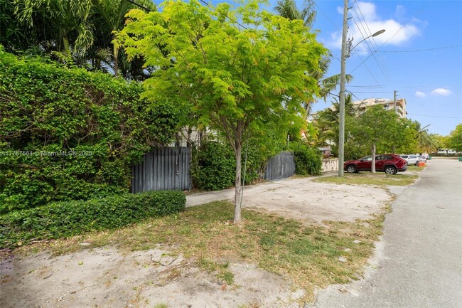 Building Photo - 2280 SW 16th Ct