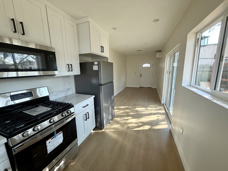 Building Photo - 1044 Martin Luther King Jr Ave