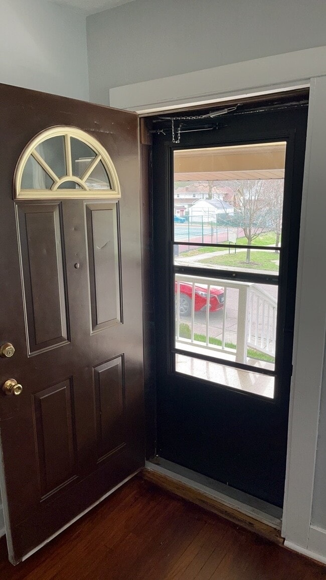 Building Photo - 1561 Sacramento Ave