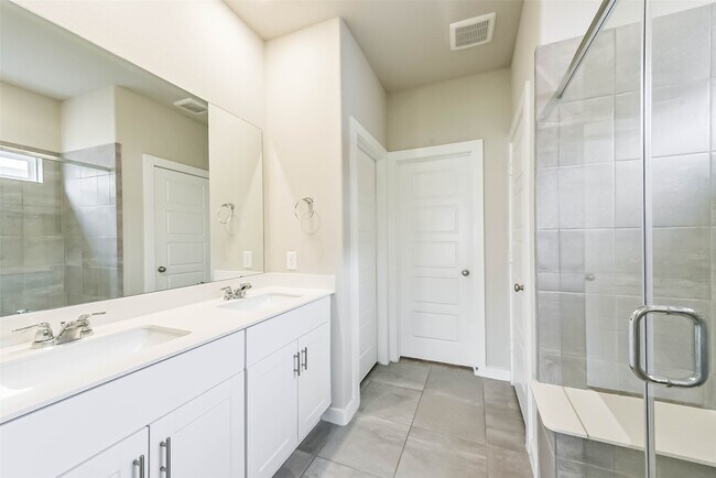 Building Photo - 18602 Etta Pnes Cir