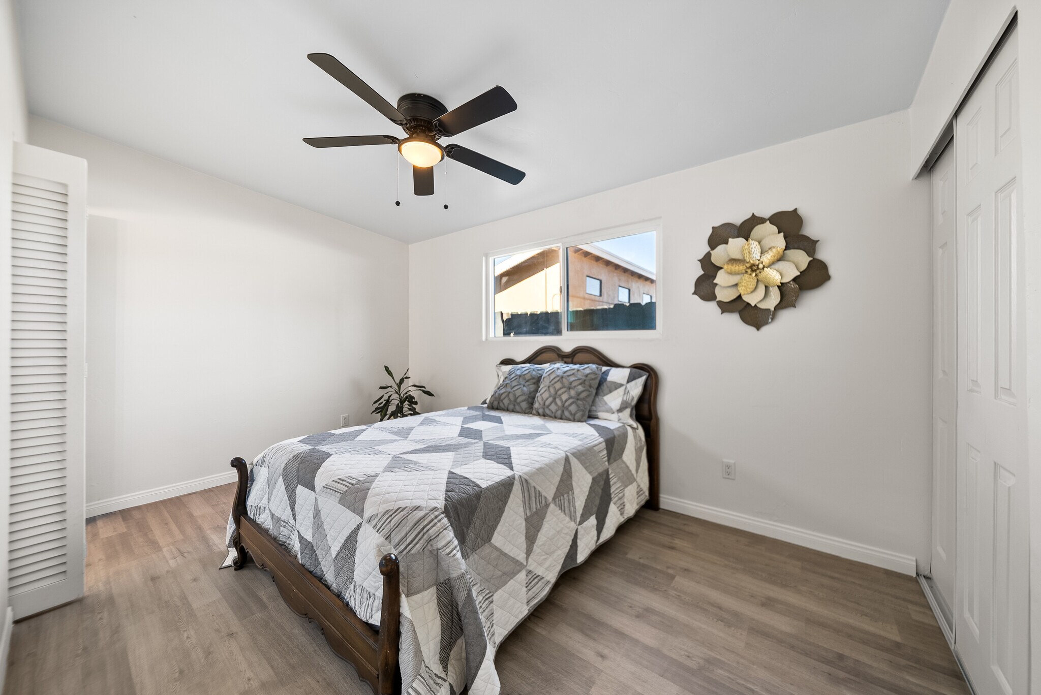 Building Photo - 9254 Fairlawn St