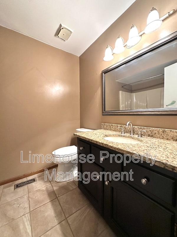 Building Photo - 4033 Kalona Rd