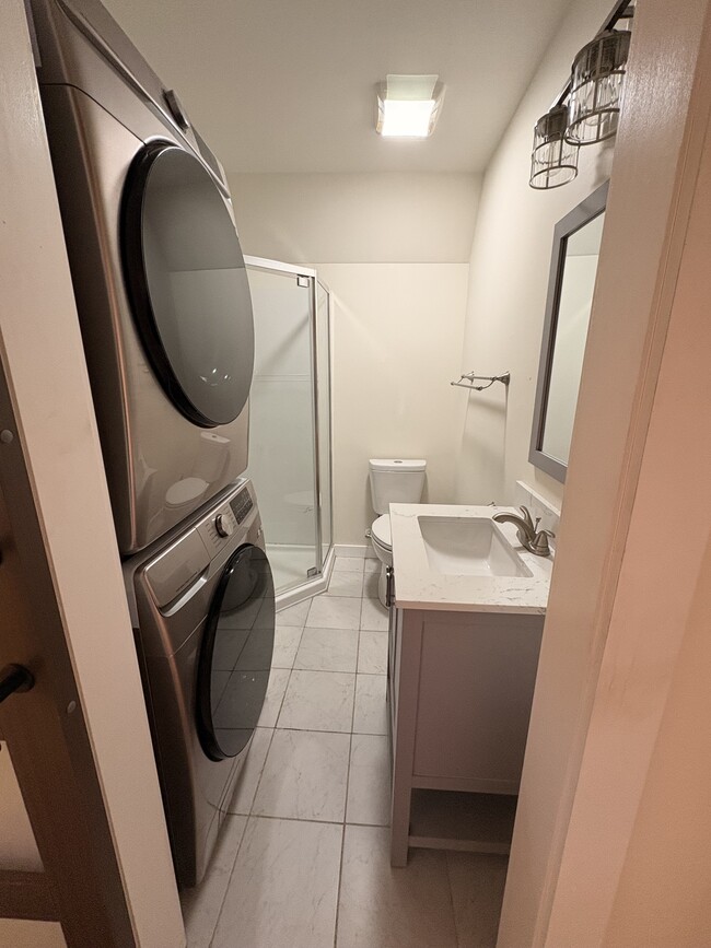 Building Photo - Private 1-Bedroom Cottage