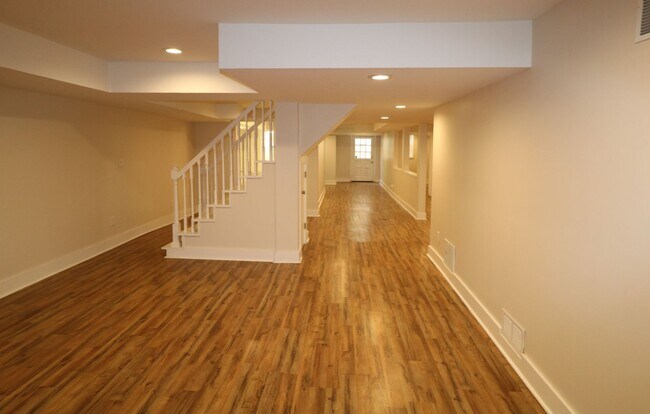 Building Photo - 2833 Wesleyan Ln
