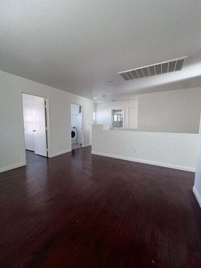 Building Photo - MOVE IN TODAY! 3 bed 2.5 bath home in the ...