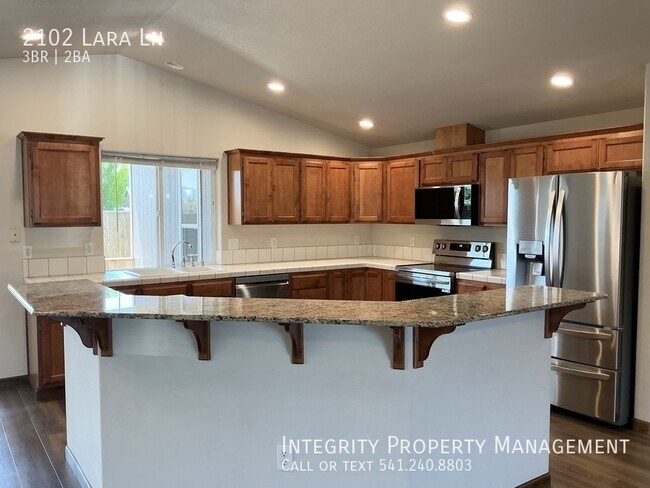 Building Photo - 2102 Lara Ln