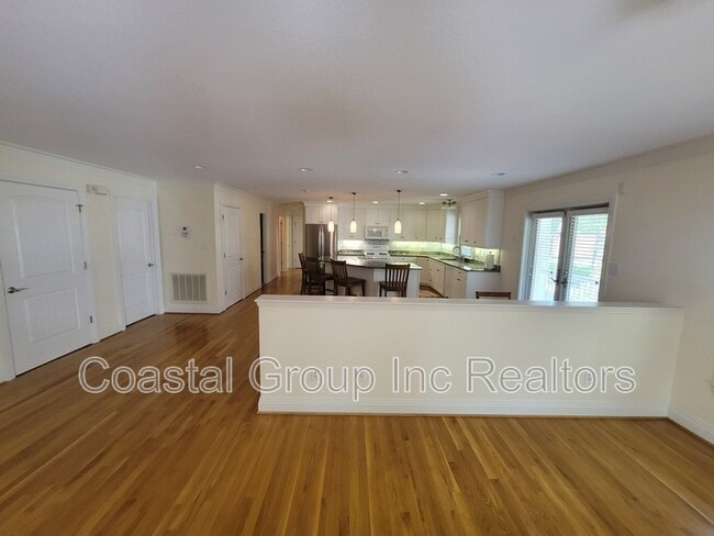 Building Photo - 2309 Wake Forest St