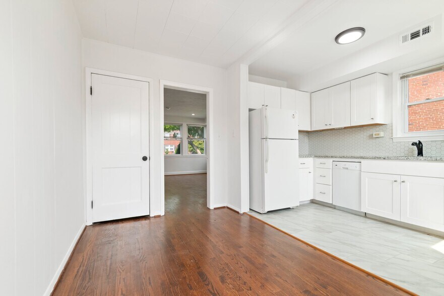 Building Photo - 3920 Wilke Ave