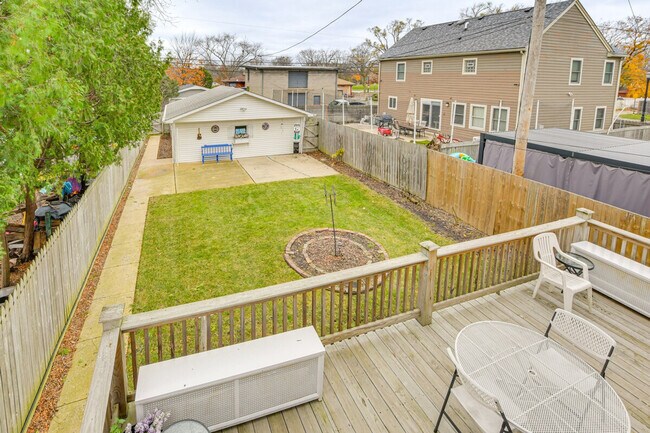 Building Photo - 1538 Fowler Ave