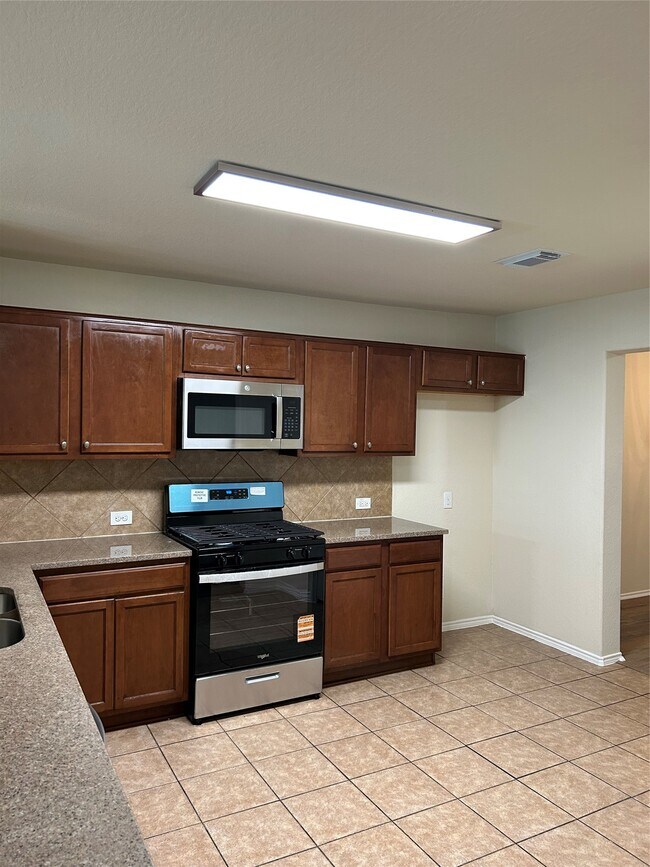 Building Photo - 5327 Stonegate Dr