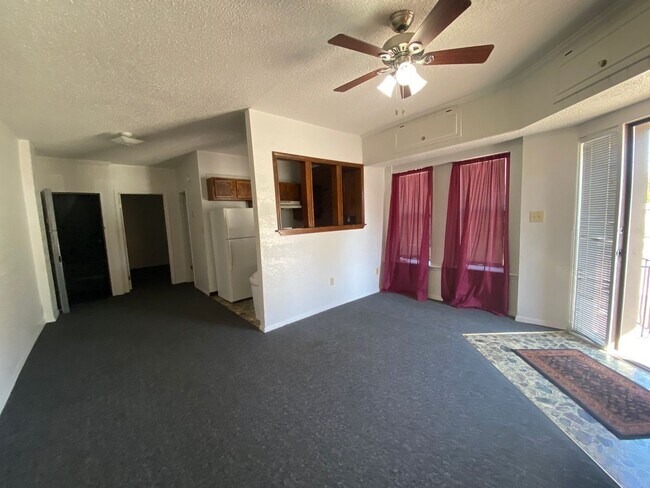 Building Photo - 1100 W Monroe Ave