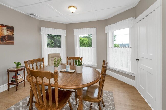 Building Photo - 17 Prospect St